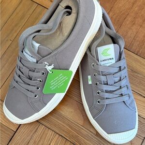 Cariuma OCA Low in Gray Canvas (NIB)